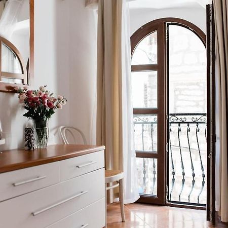 Apartment Teatar กอร์จูลา ภายนอก รูปภาพ