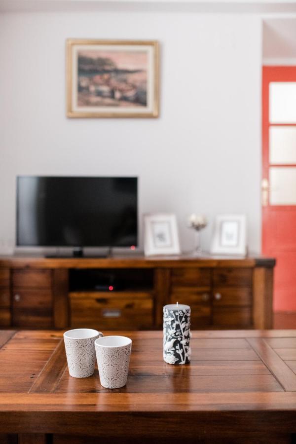 Apartment Teatar กอร์จูลา ภายนอก รูปภาพ