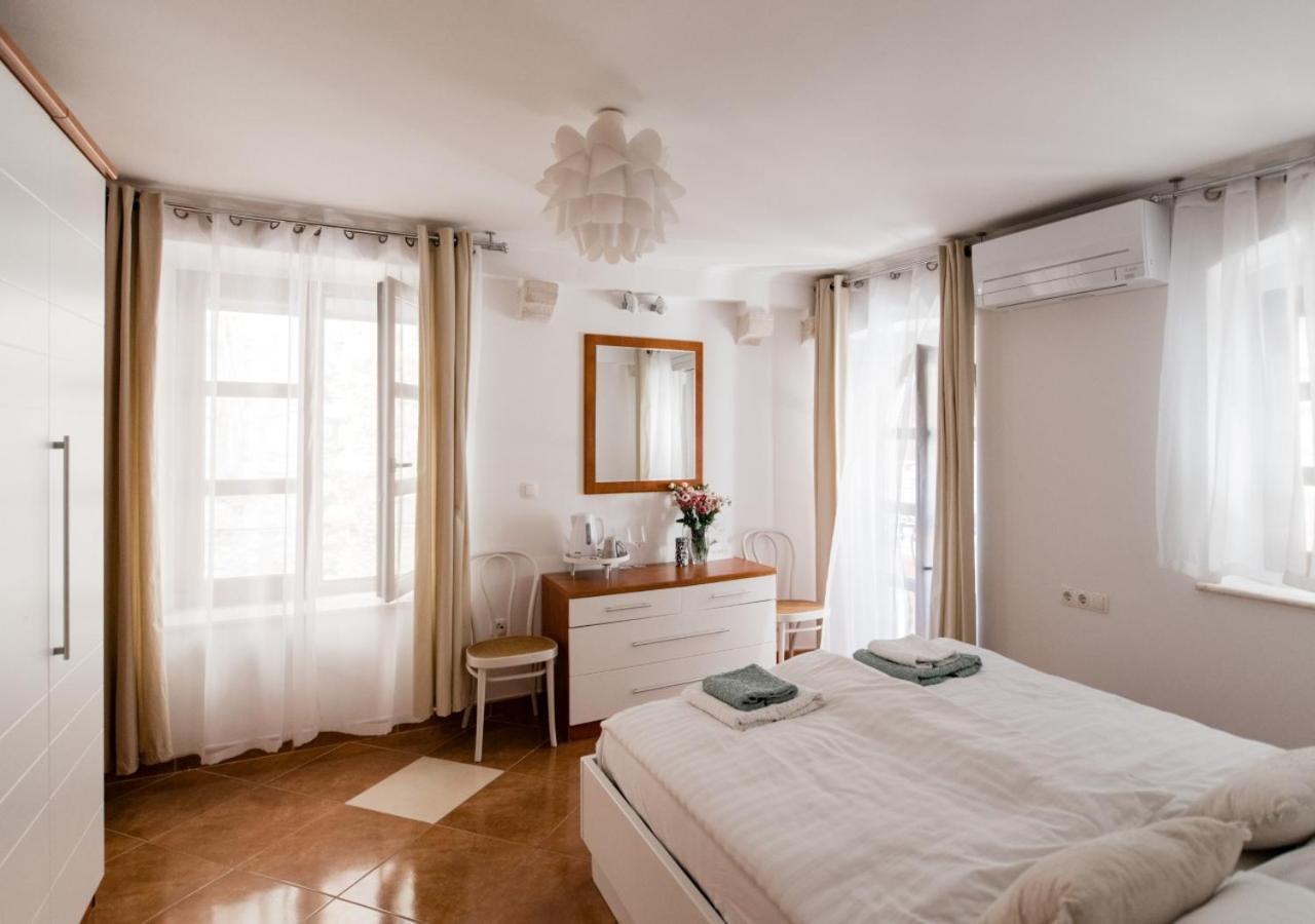 Apartment Teatar กอร์จูลา ภายนอก รูปภาพ