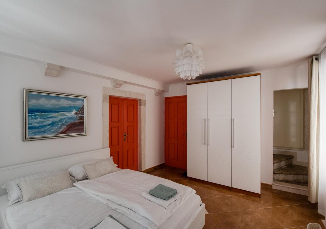 Apartment Teatar กอร์จูลา ภายนอก รูปภาพ